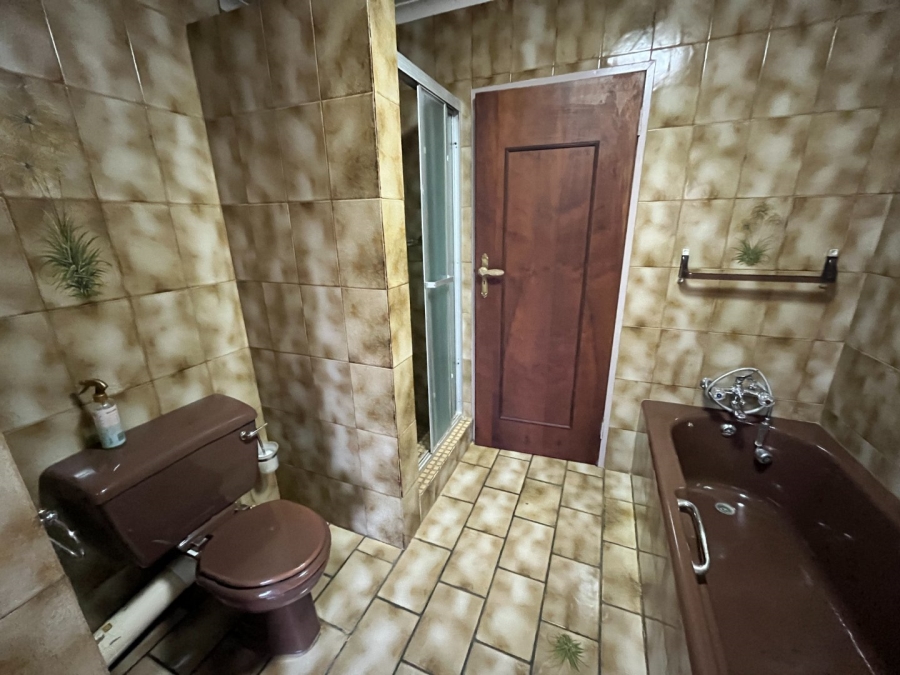 5 Bedroom Property for Sale in Van Der Hoff Park North West